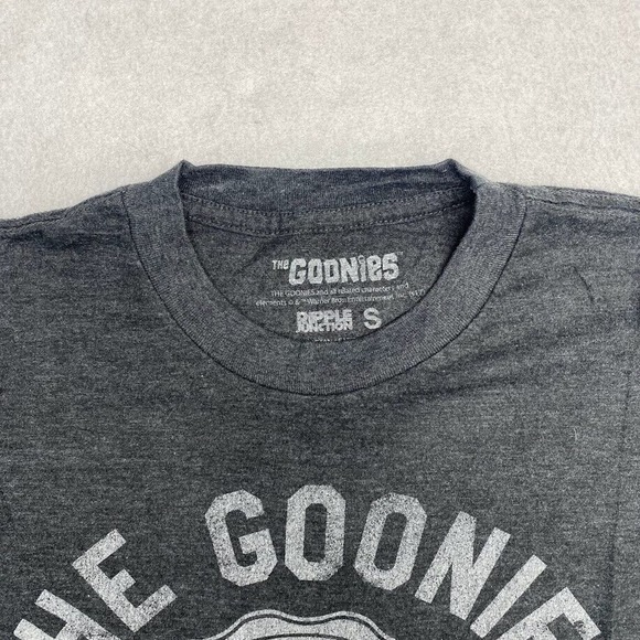 The Goonies Never Say Die Movie Tee Thrifted Vintage Style Size S - Picture 7 of 8